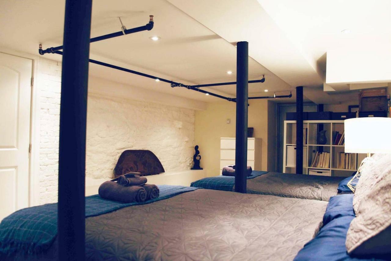 Beautiful Historic Townhouse W/ Backyard Apartment